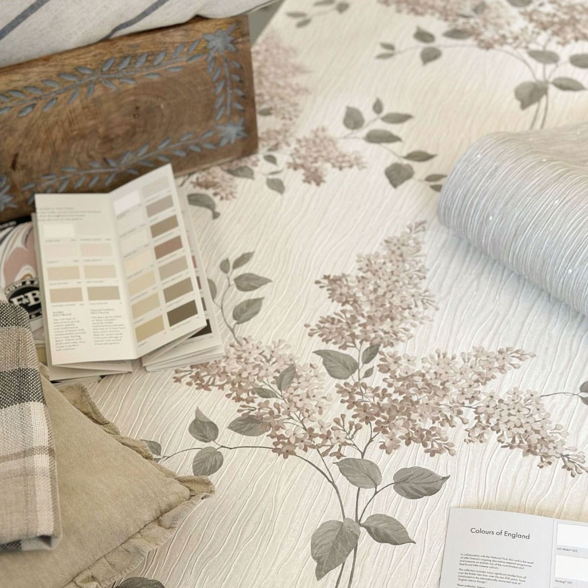 41341 - Tiffany Fiore Textured Vinyl Wallpaper - Charcoal - Belgravia