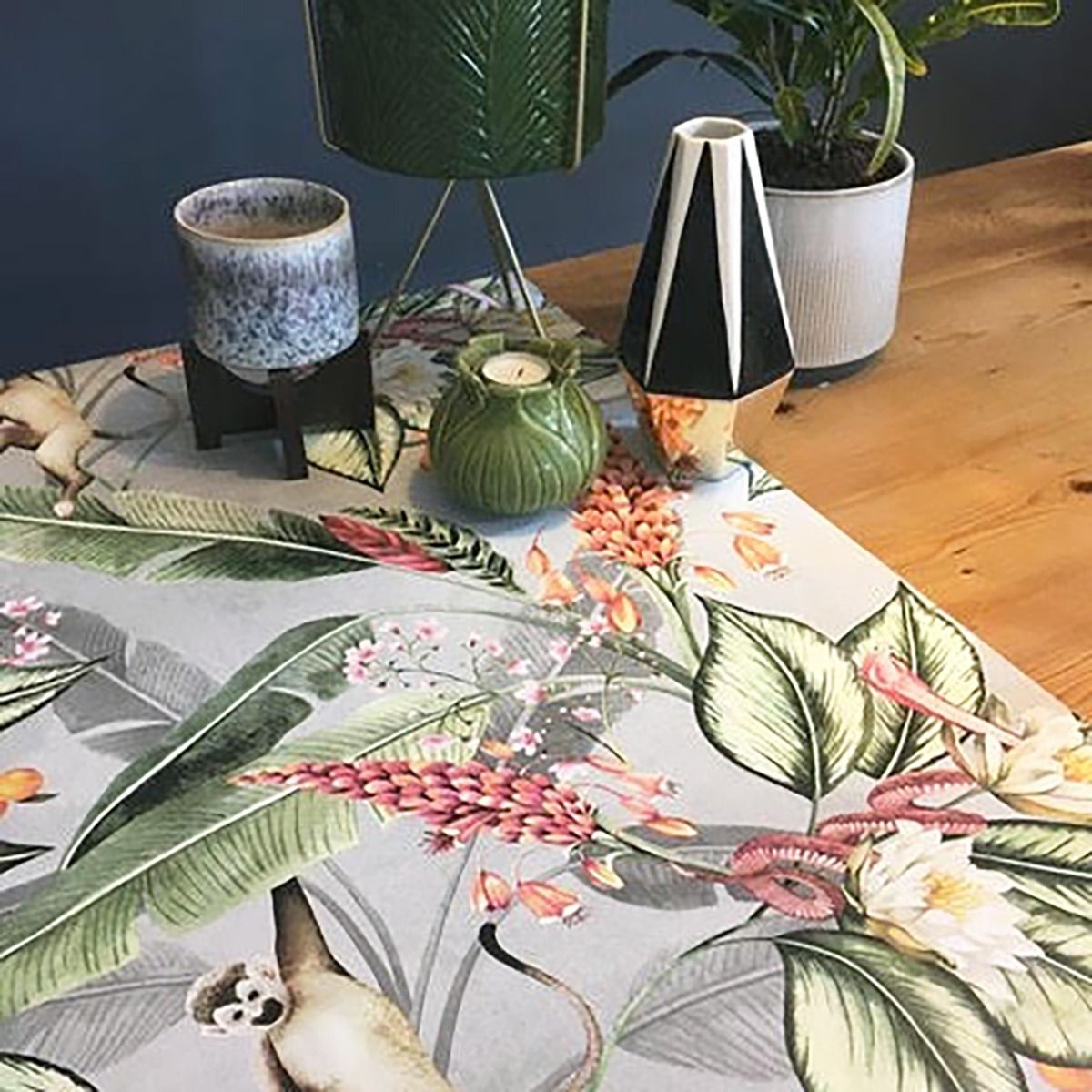 5500 - Animal Garden Floral Wallpaper - Grey - Belgravia