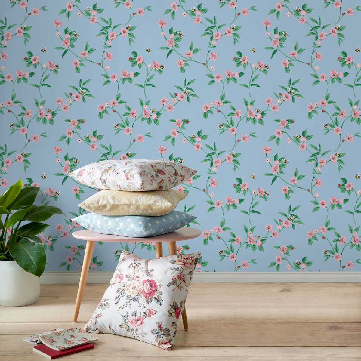 Greenwich Flowers Wallpaper - Blue / Pink - Muriva