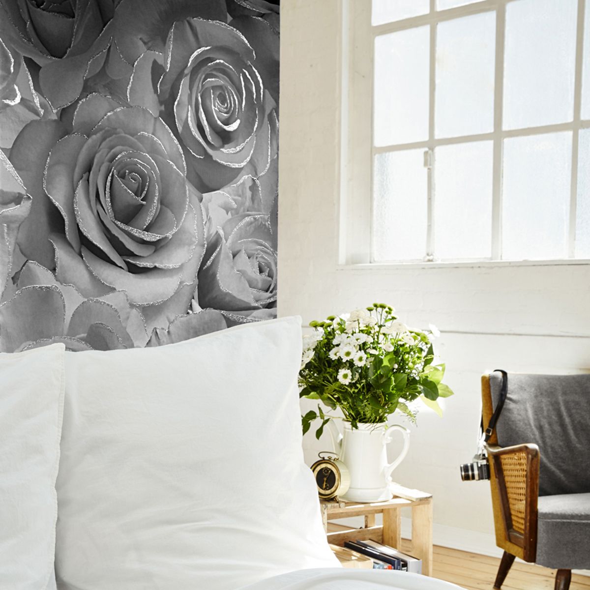 Madison Rose Glitter Floral Wallpaper - Grey & Silver - Muriva