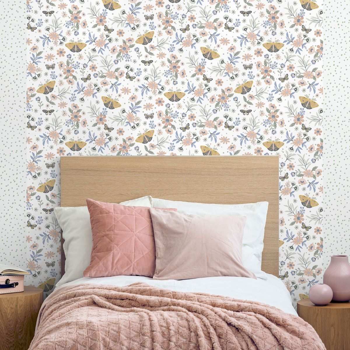 My Kingdom Sweet Meadow Wallpaper - Coral - Muriva