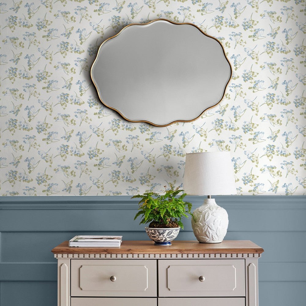 Avonbury Hedgerow Wallpaper - Green - Laura Ashley - 130102Wallpaper199