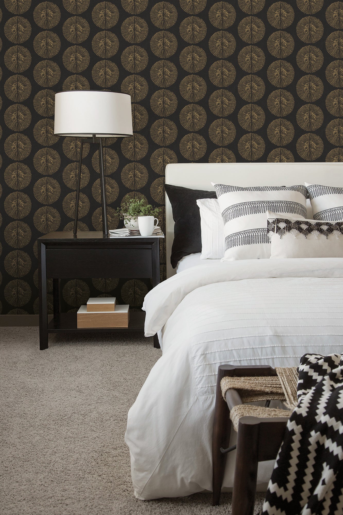 G78331 - Bazaar Tribal Circles Wallpaper - Black / Gold - Galerie