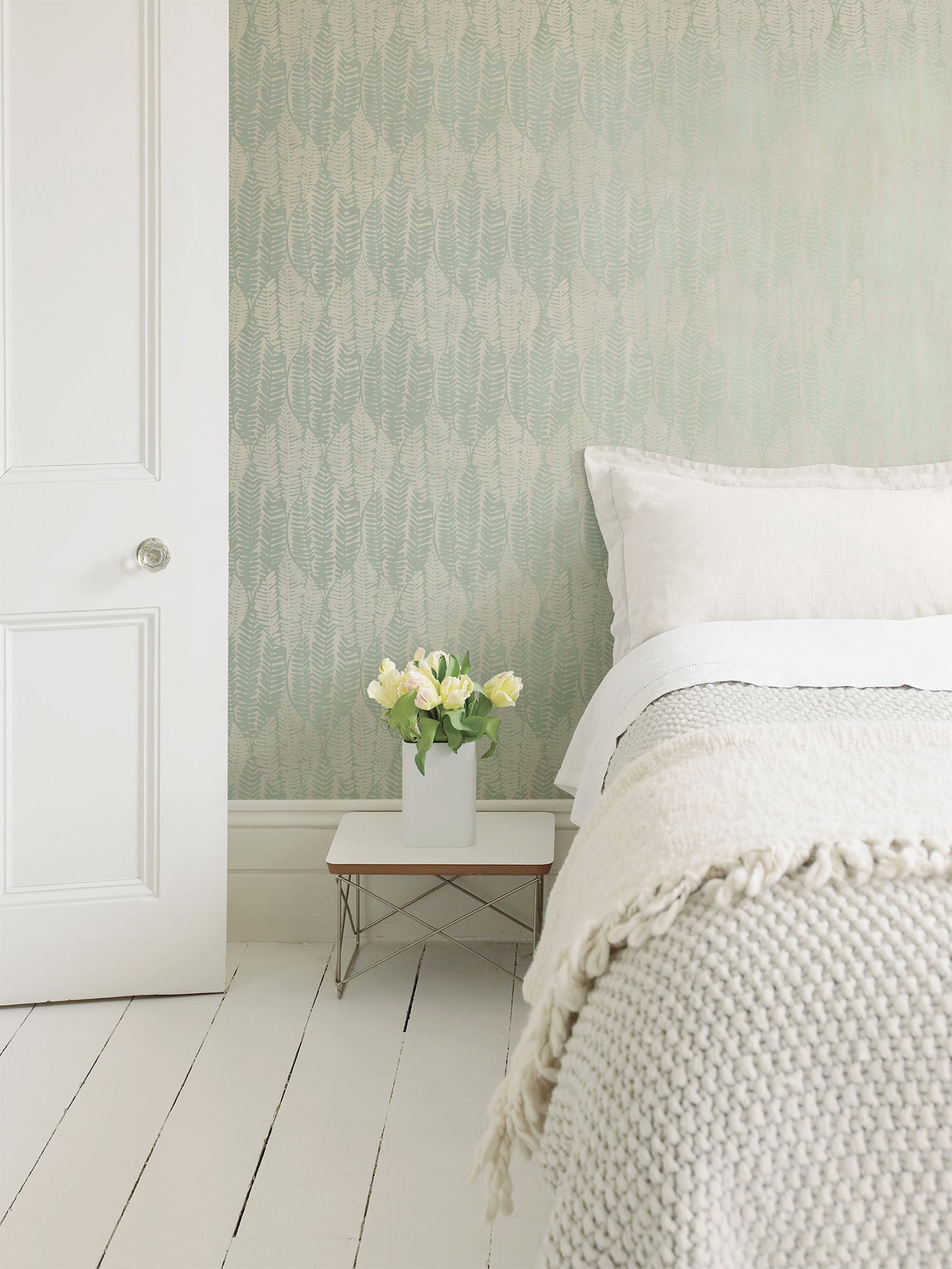 G78341 - Bazaar Fern Leaf Print Wallpaper - Soft Green - Galerie