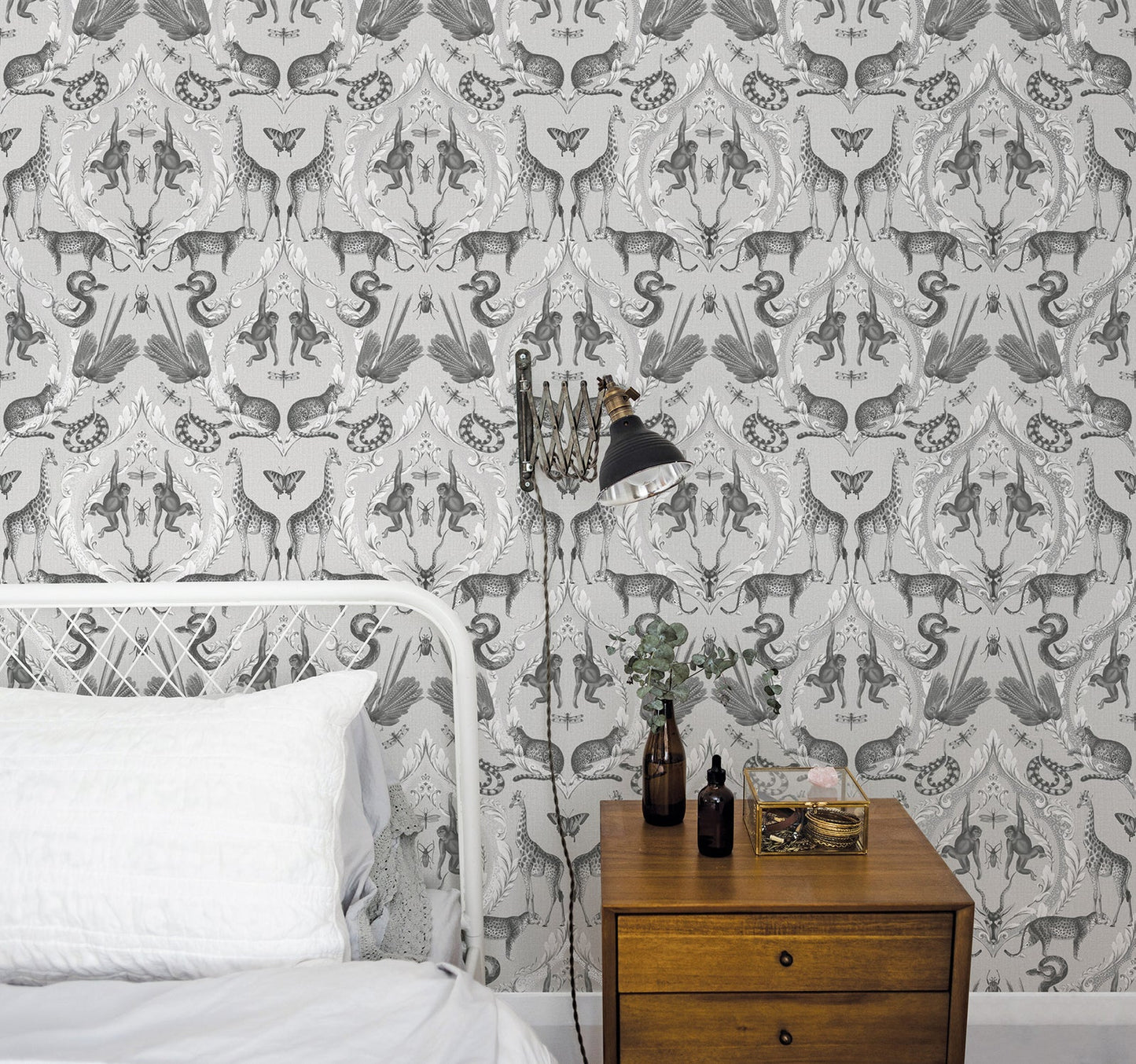 Bazaar Animal Damask Wallpaper - Grey / Silver - Galerie - G78310Wallpaper199