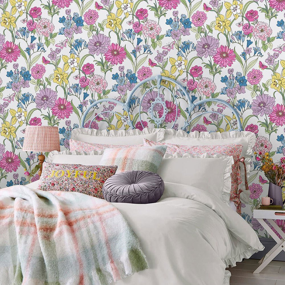 Gilly Wallpaper - Multi - Laura Ashley - 119846Wallpaper199