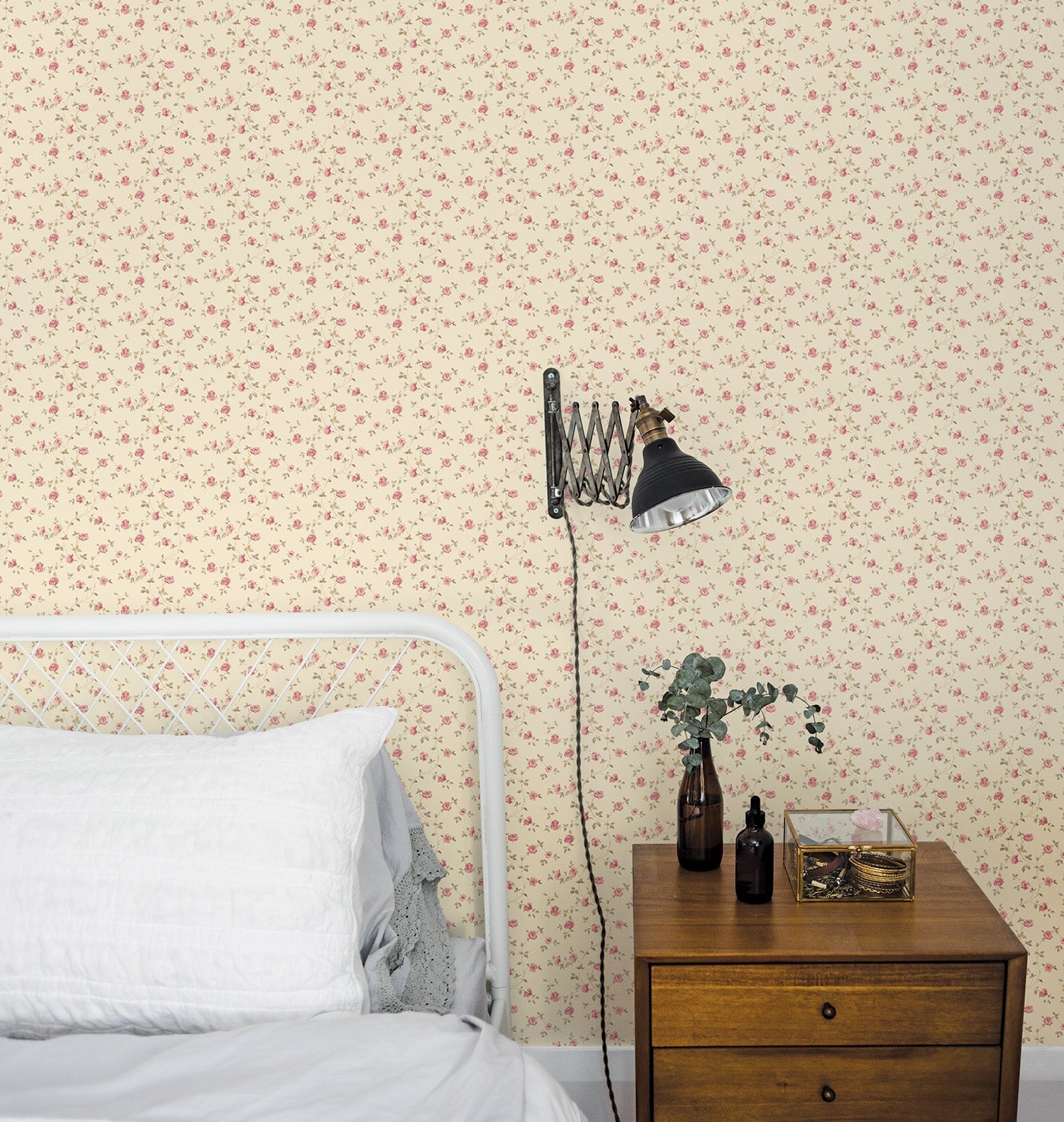 Miniatures 2 Mini Roses Wallpaper - Red / Beige - Galerie - G67888Wallpaper199