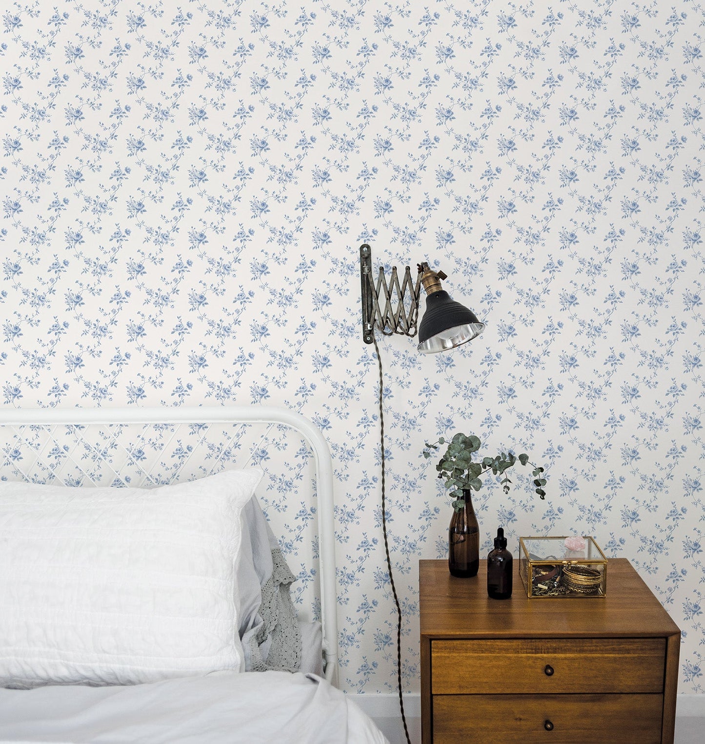 Miniatures 2 Small Roses Wallpaper - Blue - Galerie - G67892Wallpaper199