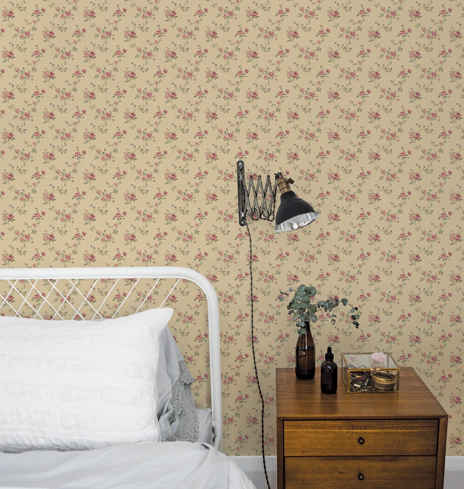 Miniatures 2 Small Roses Wallpaper - Pink / Green - Galerie - G67894Wallpaper199