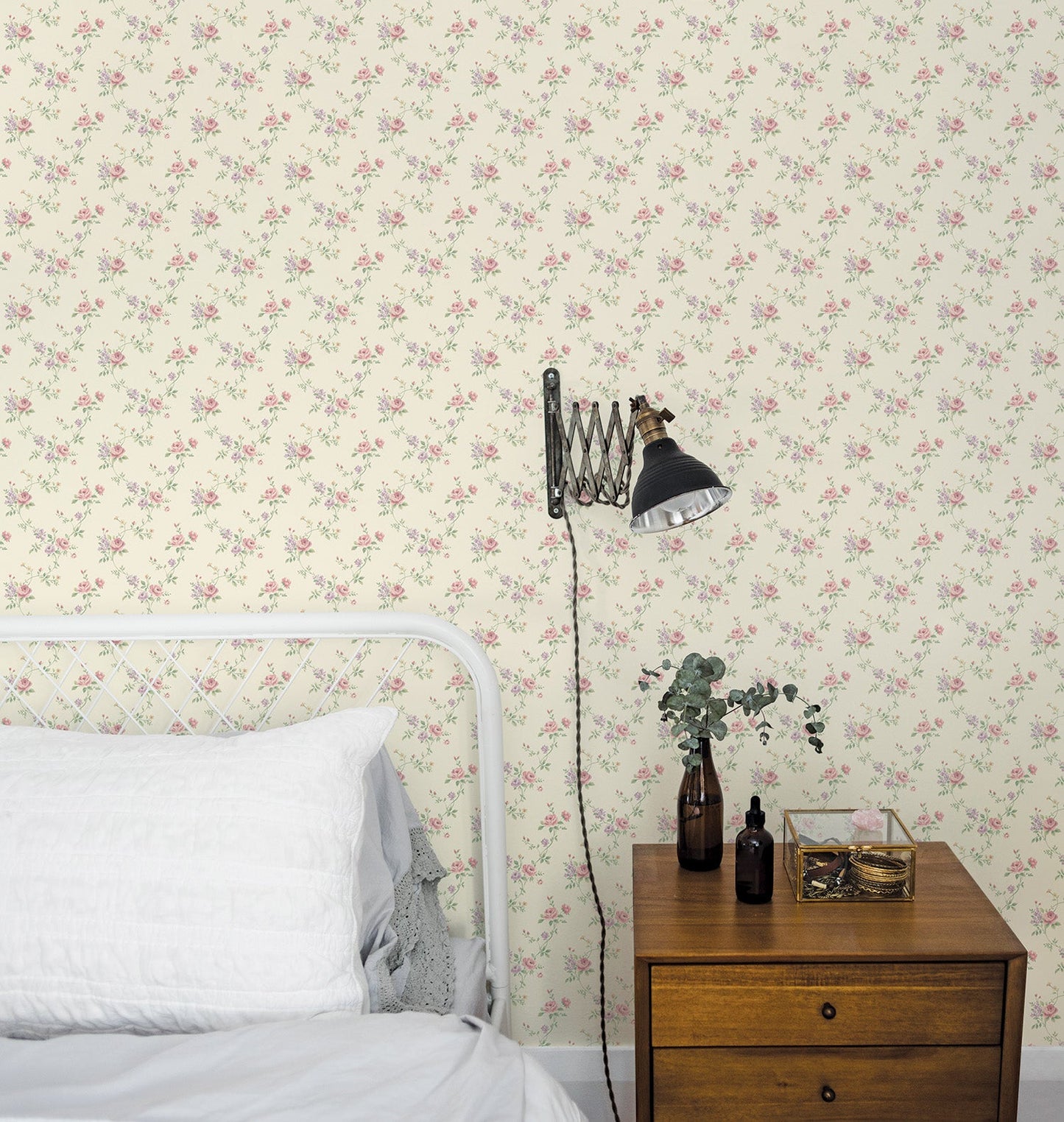 Miniatures 2 Small Roses Wallpaper - Pink / Lilac - Galerie - G67895Wallpaper199