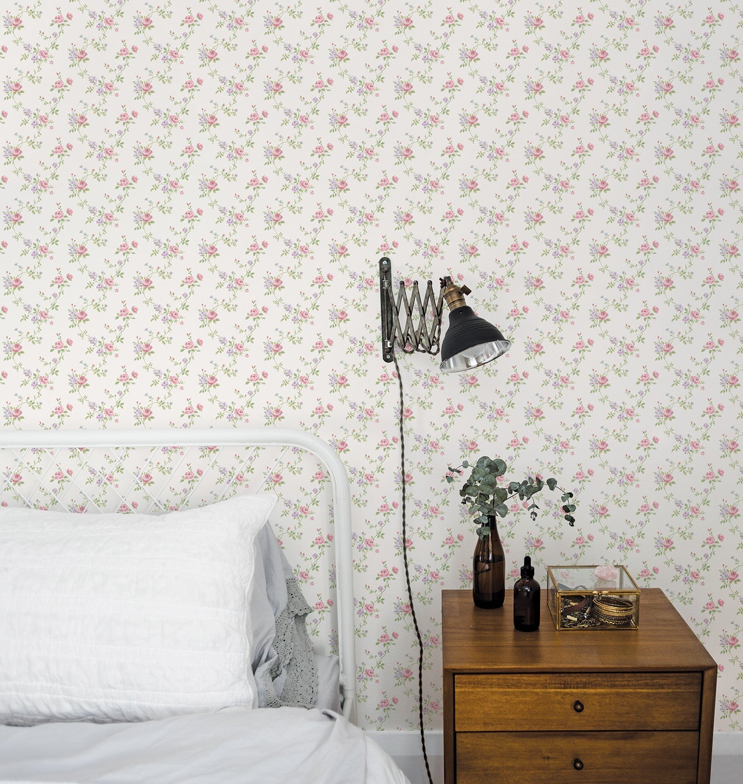 Miniatures 2 Small Roses Wallpaper - Pink / Lilac / Green - Galerie - G67896Wallpaper199