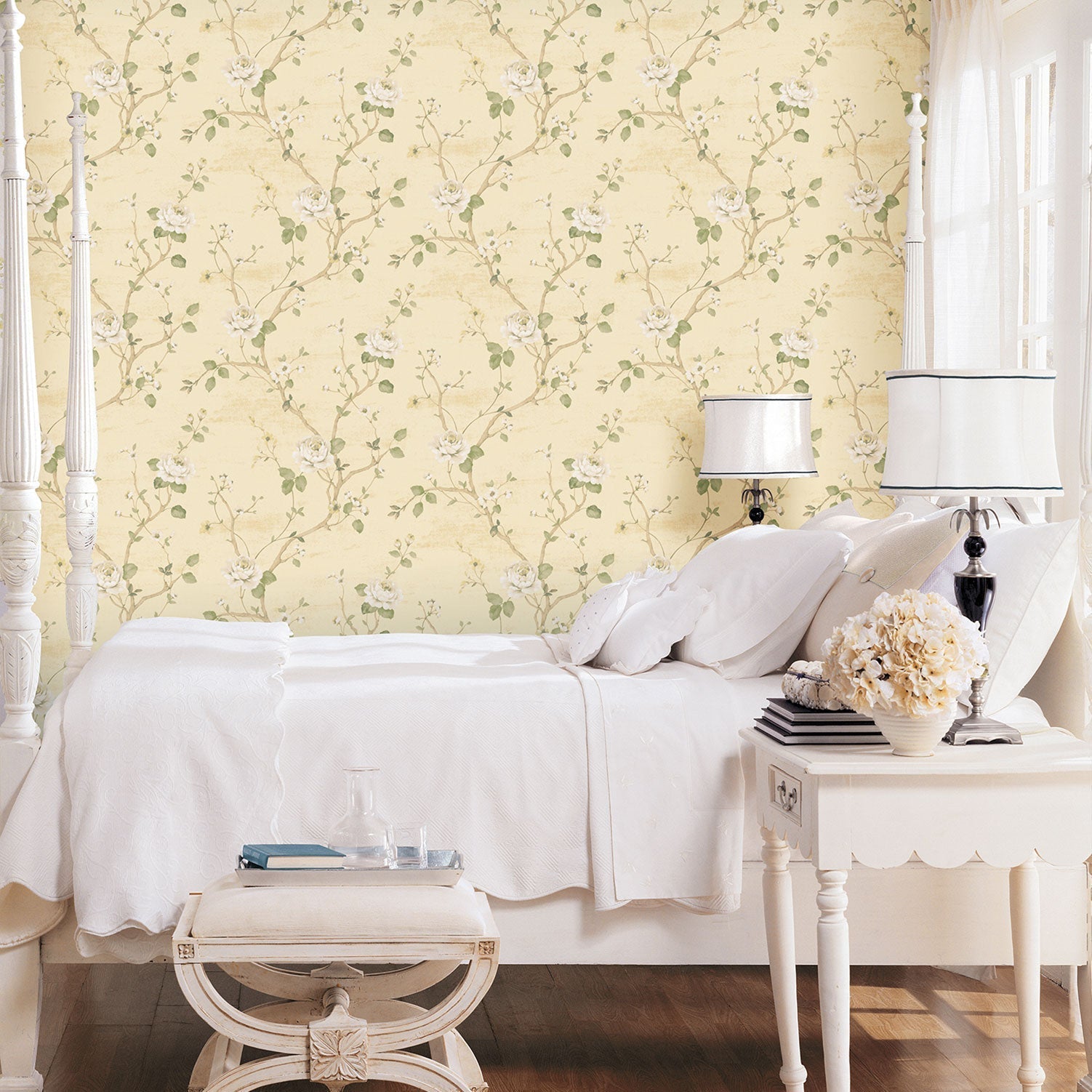 Palazzo Large Floral Wallpaper - Green / Cream - Galerie - G67602Wallpaper199