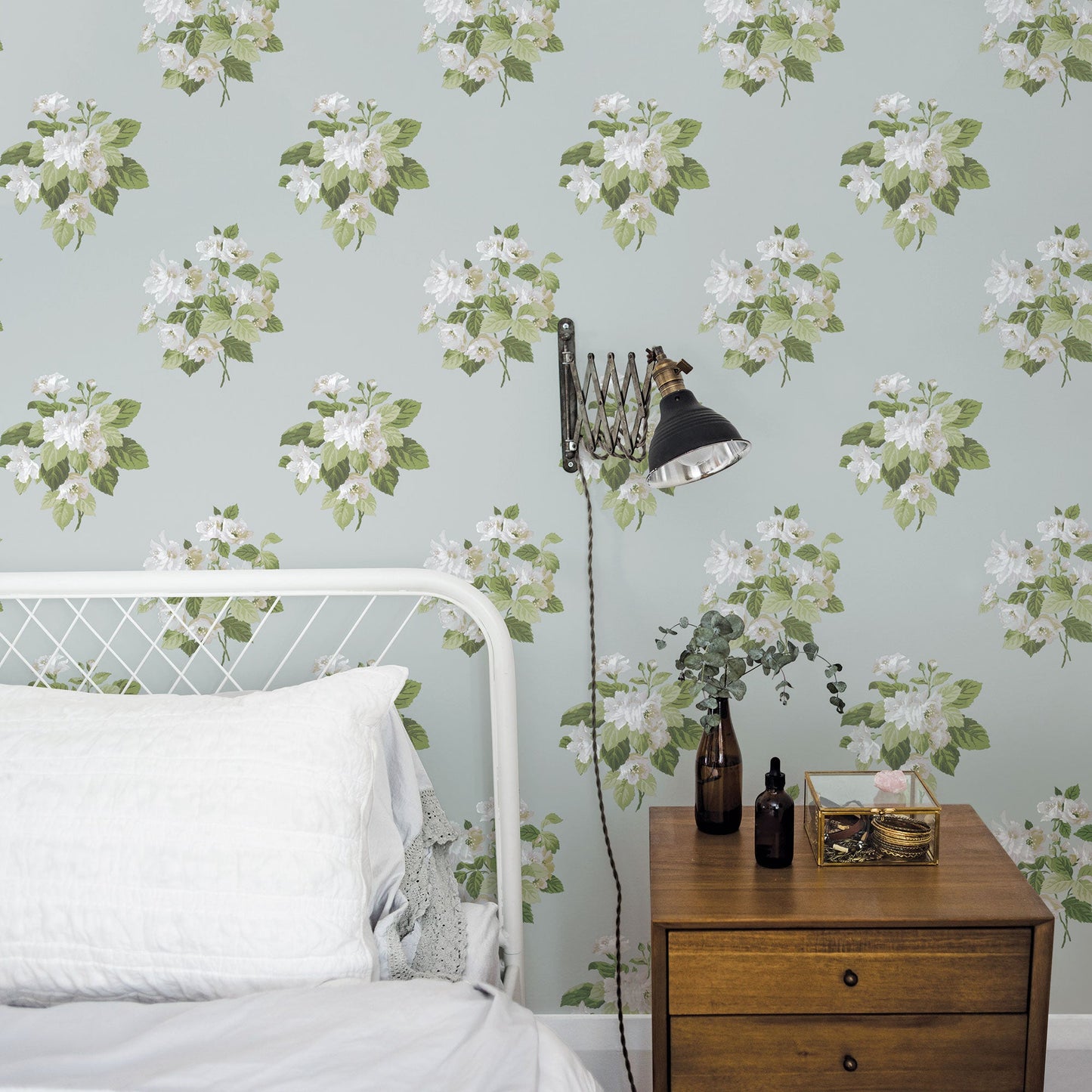Secret Garden Classic Bouquet Wallpaper - Duck Egg / Green / Grey - Galerie - G78497Wallpaper199
