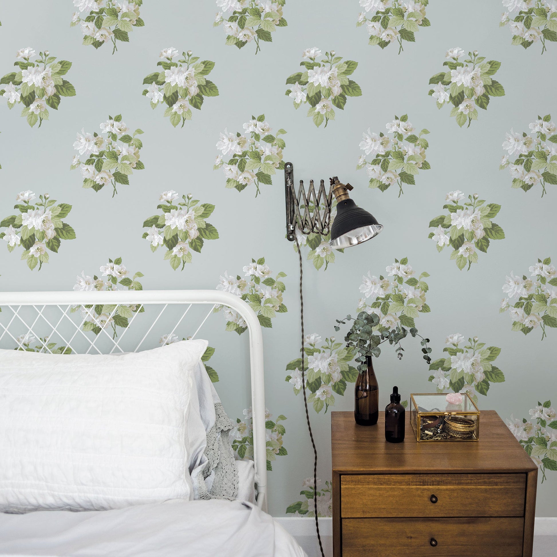 Secret Garden Classic Bouquet Wallpaper - Duck Egg / Green / Grey - Galerie - G78497Wallpaper199