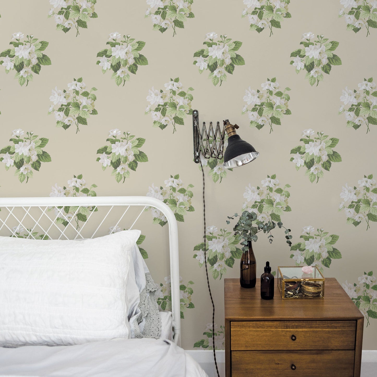 Secret Garden Classic Bouquet Wallpaper - Taupe / Green - Galerie - G78500Wallpaper199
